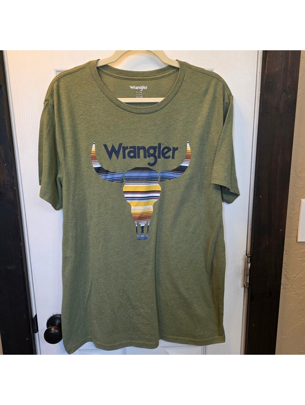 Wrangler Men's Olive Green Graphic T-Shirt with Bull Skull Design Size Large